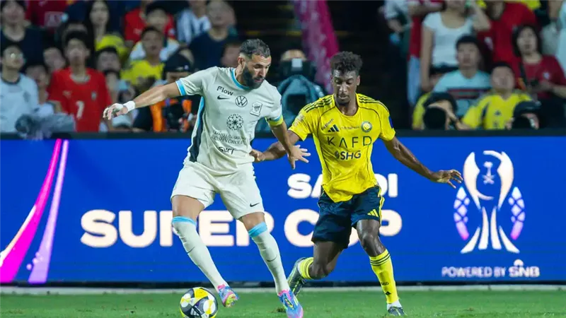 حسم موقف بنزيما النهائي من كلاسيكو الاتحاد والنصر