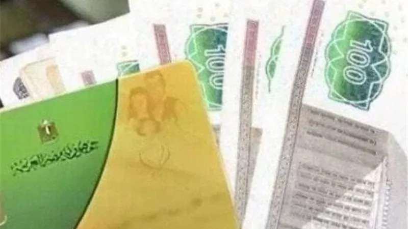هل الأفضل الاستمرار في الدعم العيني أم التحول النقدي؟.. خبير يجيب