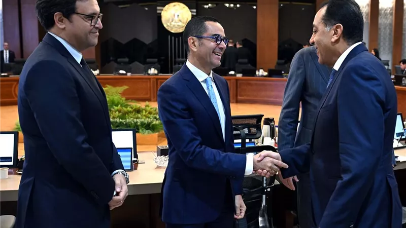وزير الاستثمار يستعرض فرض رسوم وقائية مؤقتة على واردات بعض منتجات الصلب  