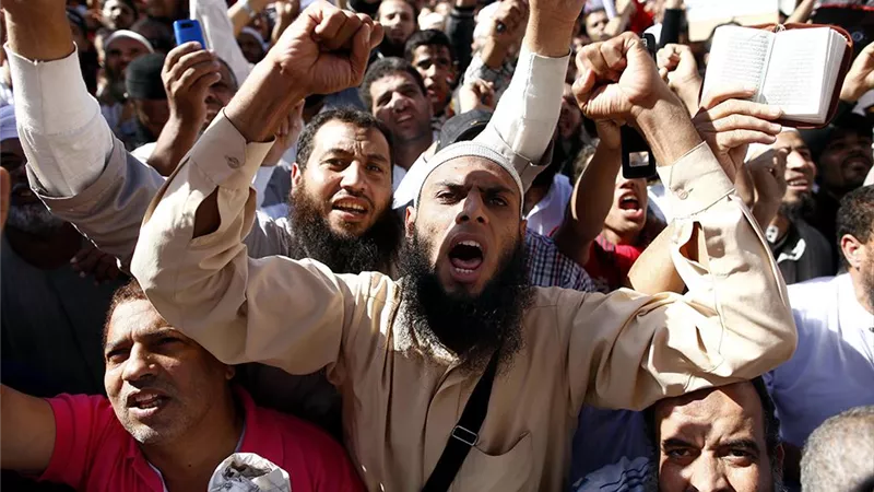 من الولاء والبراء إلى العزلة المجتمعية.. قراءة نقدية للخطاب السلفي 