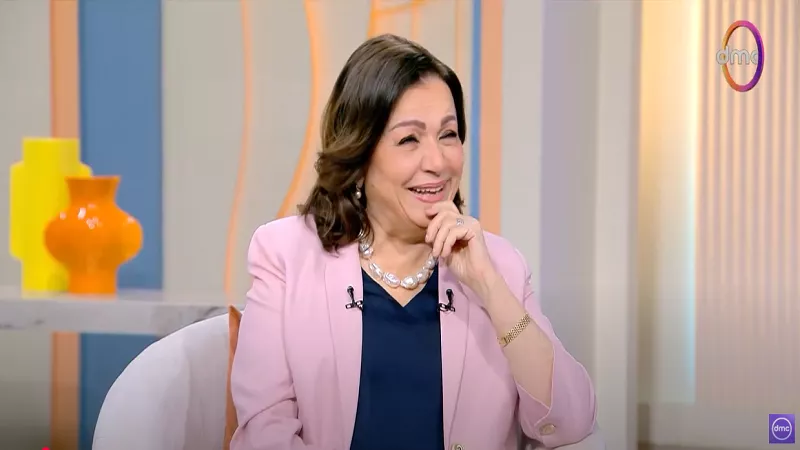 منى ذو الفقار تكشف أسرار شخصية والدها «ضابط الشرطة»| فيديو