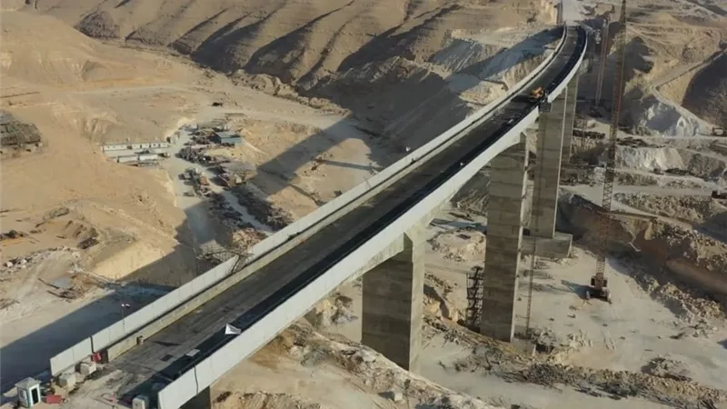 «النقل» تنشر أحدث تصوير جوي لكوبري الخور فى مشروع القطار الكهربائي| فيديو 