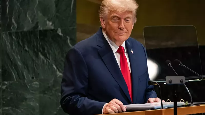 ترامب يوقع صفقة باستمرار عمل تيك توك داخل أمريكا بقيمة 14 مليار دولار