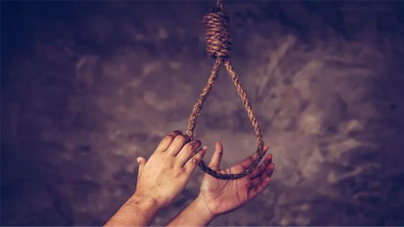 زوج خمسيني يشنق نفسه داخل شقته بسبب خلافات أسرية بالغربية