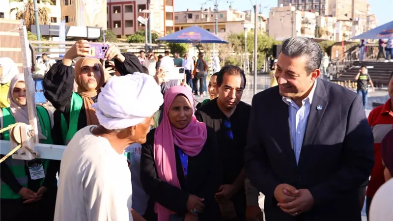 مهرجان دمياط.. المحافظ يشهد عروض الكاياك ومسابقة الشطرنج