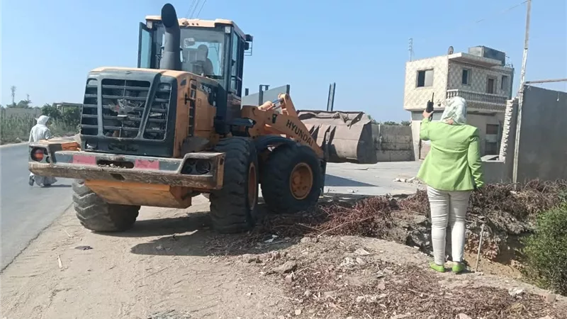 الوحدة المحلية بناصر ترفع 20 طن مخلفات وتزيل تعديات زراعية بقرى المركز
