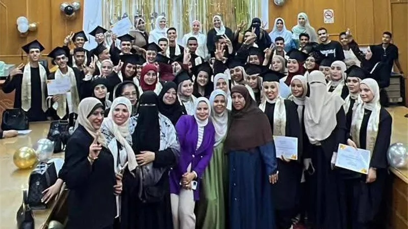 وكيل وزارة الصحة بالإسماعيلية تشهد حفل تخرج دفعة جديدة من مدارس التمريض