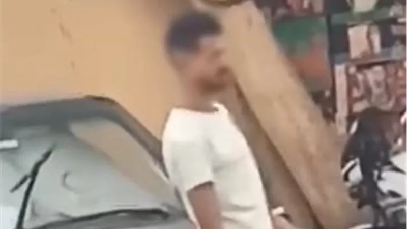 «كأنه زومبي».. مسطول الطالبية يثير الذعر بين الأهالي والأمن يضبطه 