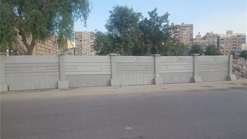 محافظ الجيزة: تركيب أسوار خرسانية بارض المطاحن في شارع فيصل لمنع إلقاء المخلفات