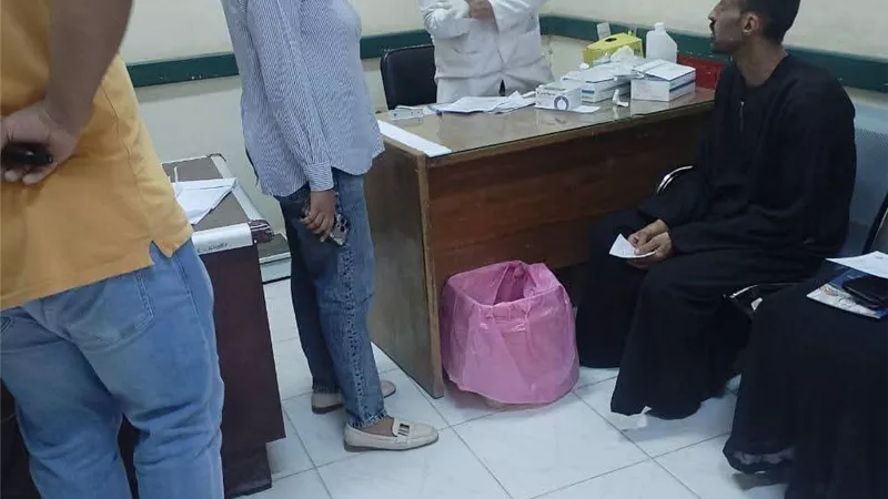 إحالة صيدلي وطبيب أسنان وطاقم تمريض للتحقيق بسبب التقصير بوحدات قنا الصحية