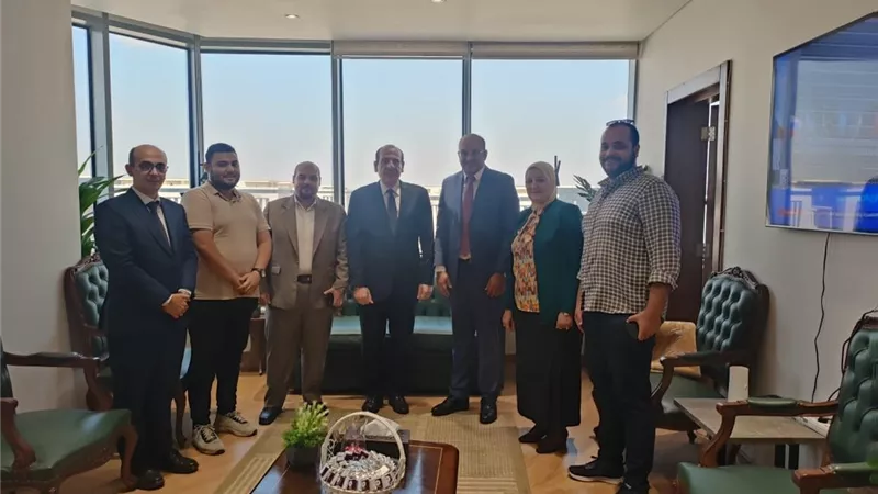 نائب وزير الصحة يكرم الفريق الطبي بمنطقة حدائق القبة ويوجه بصرف مكافأة تشجيعية