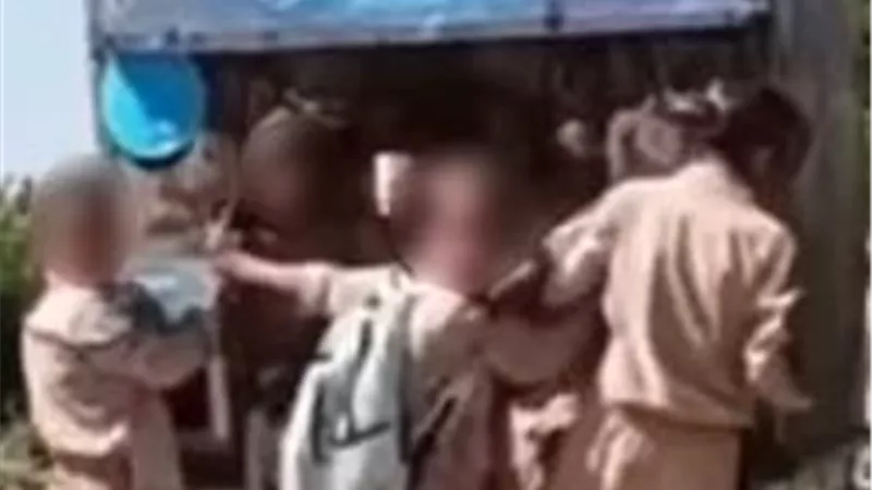 فيديو أطفال إحدى المدارس أعلى تروسيكل ببني سويف «يقلب» السوشيال