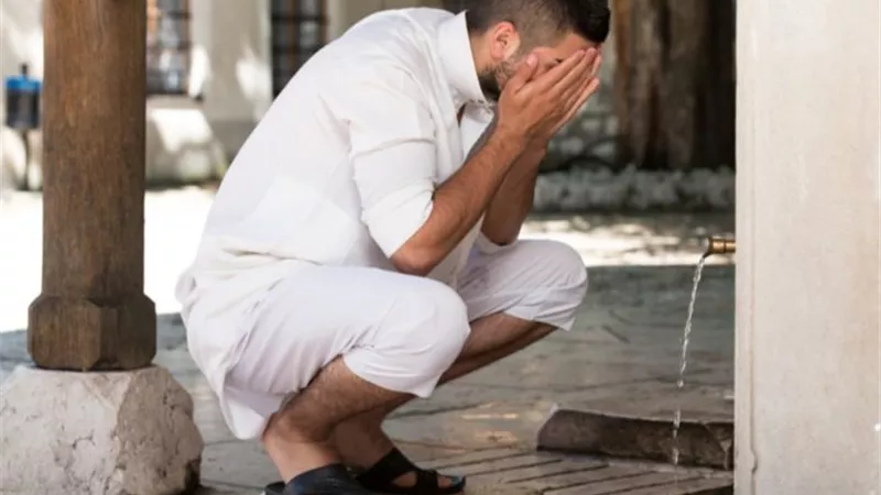 حكم الشرع في الوضوء للصلاة عند تعذر استعمال الماء.. دار الإفتاء تجيب