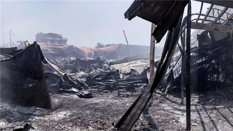 بسبب أزمات الماء والكهرباء.. مدغشقر تشتعل بالفوضى والمتظاهرون يحرقون منازل المسؤولين| فيديو