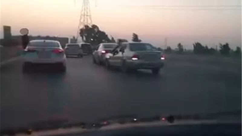 بسبب موكب زفاف.. ضبط 5 شباب استعرضوا بسياراتهم في شوارع المحلة