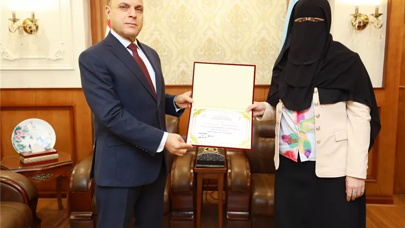 محافظ كفرالشيخ يكرم المتميزين بإدارة الإيرادات تقديراً لجهودهم وتميزهم في العمل