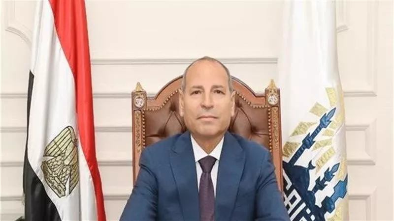 محافظ القاهرة يتابع رفع الإشغالات ومنع الانتظار الخاطئ بمنطقة السيدة زينب