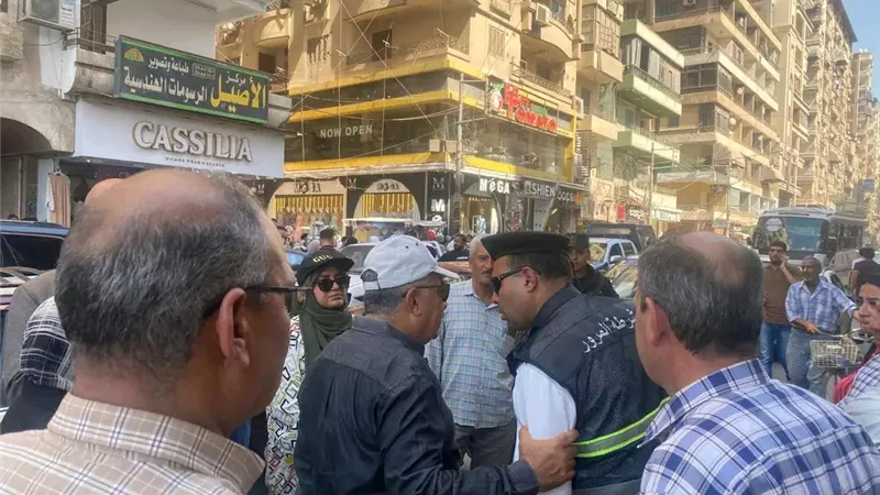 جولة ميدانية مفاجئة لمحافظ الدقهلية بشارع الجلاء لمتابعة الإشغالات والنظافة