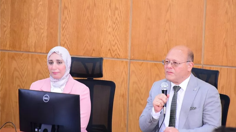 أول يوم دراسي.. النعماني يعقد لقاء بطلاب طب سوهاج الأهلية 