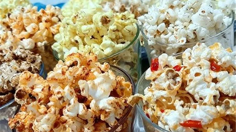 الفشار بنكهات مبتكرة.. طرق سهلة وسريعة لعمل الفشار بنكهات مختلفة في المنزل