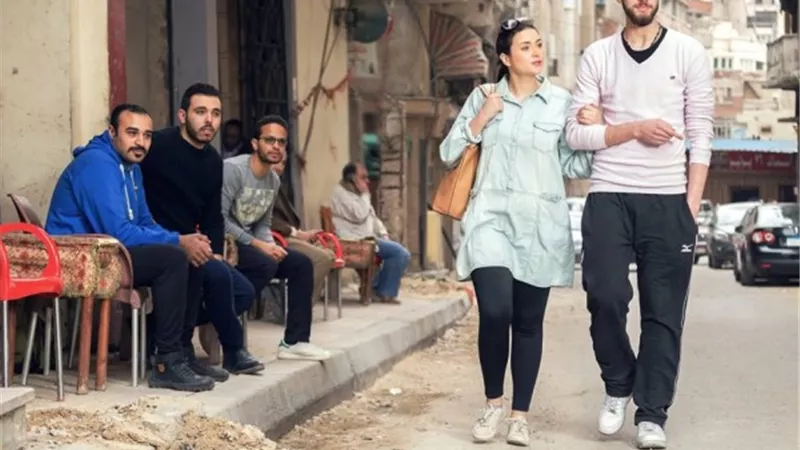 هذه الأفعال نهى عنها النبي أثناء الجلوس في الطرقات.. احذر منها