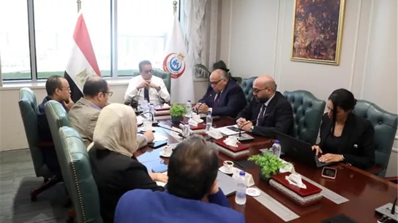 وزير الصحة يعقد اجتماعاً لمتابعة مستجدات منظومة الرعايات والحضانات والطوارئ
