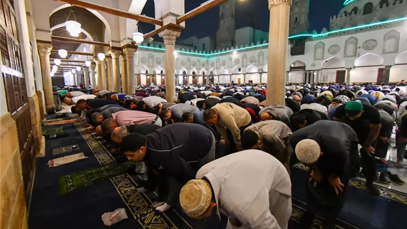 لو أدركت الصلاة قبل الرفع من الركوع هل تحتسب لي الجماعة؟ اعرف رأي الشرع