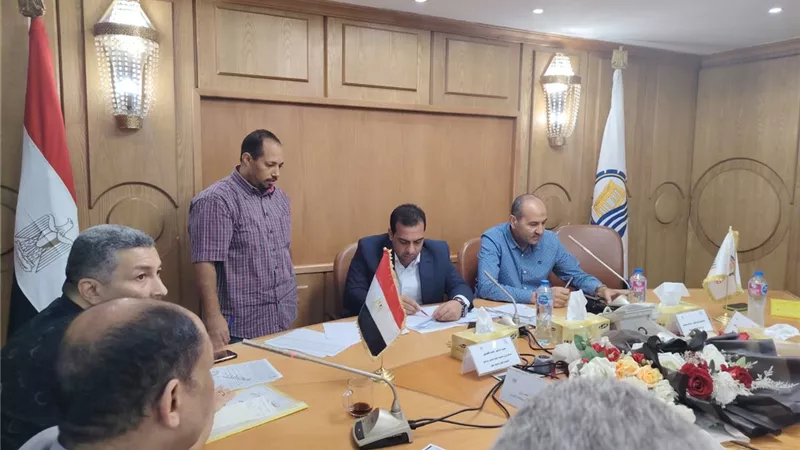 محافظة قنا: طرح الأراضي المستردة بالمزاد.. وأولوية للمشروعات الخدمية