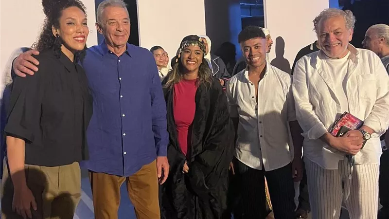  محمود حميدة يحضر عرض «بهية» ويشيد بالإبداع على مسرح الجمهورية