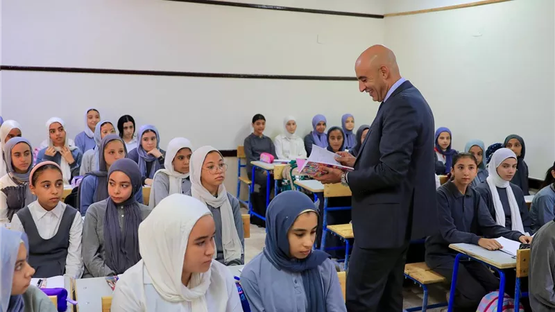 وزير التربية والتعليم  يجري زيارة مفاجئة بعدد من المدارس في محافظة الغربية