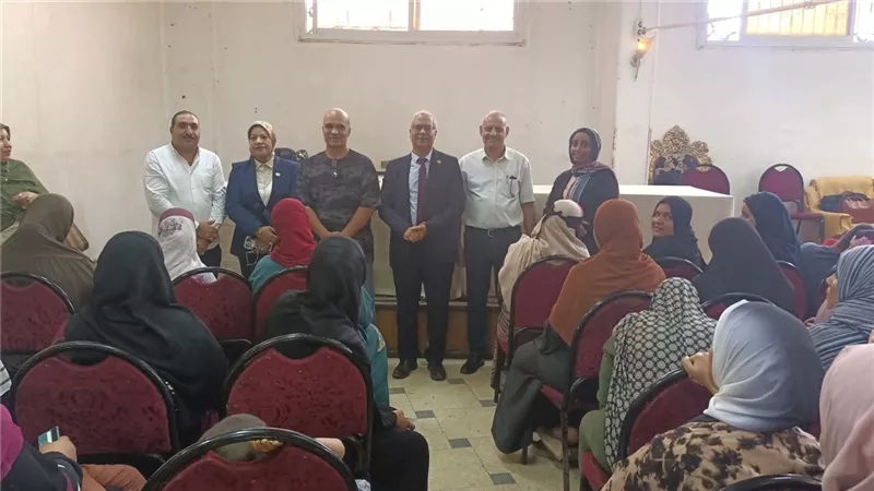 «اللي أوله شرط.. آخره فلوس في الكارت».. 100 أسرة ببني سويف في ندوة للاستفادة من تكافل وكرامة