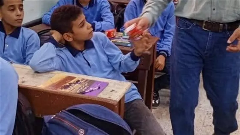 غذي طفلك.. المدارس تبدأ في توزيع الوجبات الغذائية على التلاميذ بدمياط