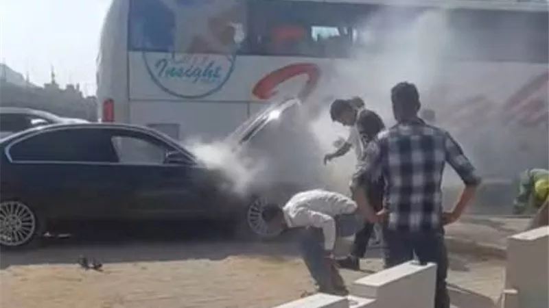 حريق يلتهم سيارة الإعلامي أحمد شوبير على طريق صلاح سالم