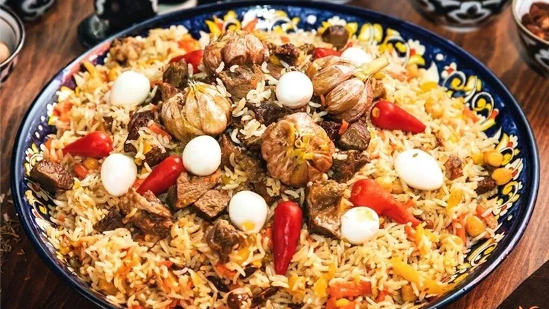 المطبخ السعودي الأصيل: أكلات شعبية تعكس التراث والهوية الثقافية