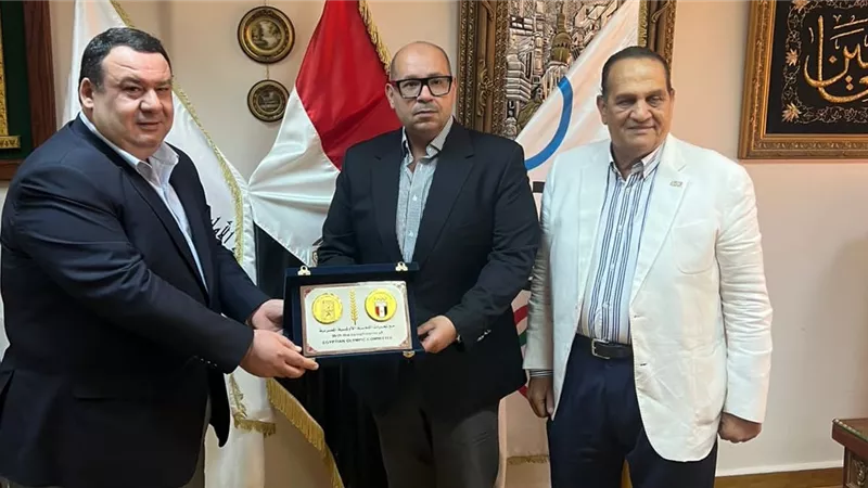 ياسر إدريس يستقبل نائب رئيس اللجنة الأولمبية العراقية لتفعيل شراكة رياضية استراتيجية