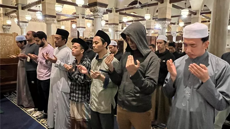 دعاء جميل للمسلم في هذا المساء.. يريح البال ويطمئن القلب