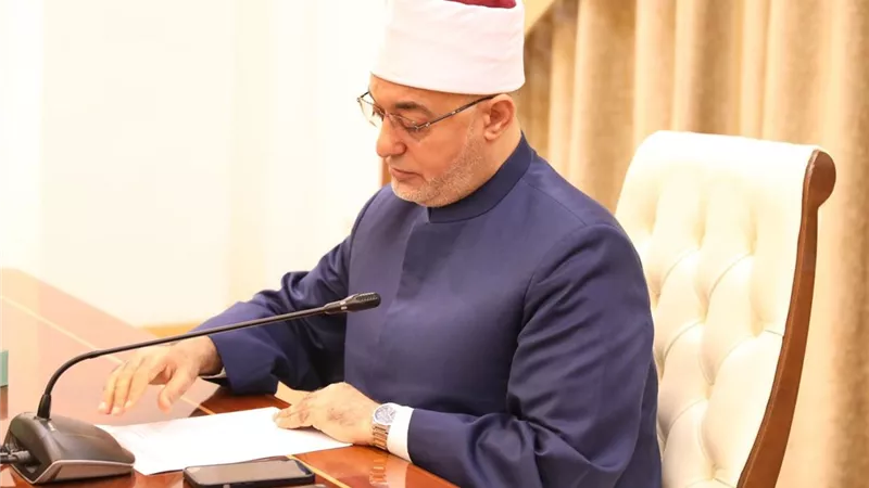 مفتي الجمهورية: دار الإفتاء لديها خبرات ورصيد علمي جعلها مرجعية في القضايا الكبرى.. صور