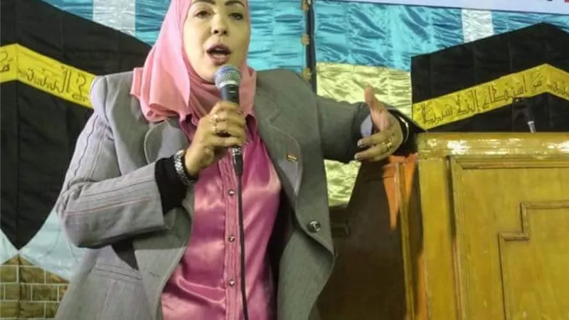 نائبة قنا بـ