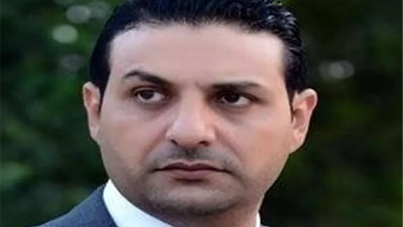 بعد تغيبه عن الجنازة.. حمادة بركات يعود من الخارج لتلقي عزاء والدته