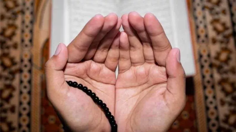 بعد الوفاة لا فائدة منه.. أمين الفتوى: يجوز الدعاء على الظالم في حياته