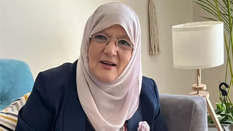 عمر حسن يوسف: والدتي شمس البارودي تعيش حياة طبيعية بعد اعتزالها الفن| فيديو