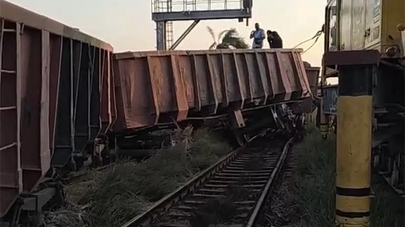 تشكيل لجنة هندسية لمعاينة حادث خروج عربات قطار بني سويف
