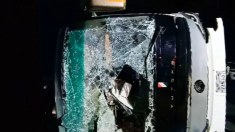 نشرة محافظات «إيجبتك».. غلق التحقيقات في انقلاب أتوبيس المنيا وتعيين حراسة لمقابر ببورسعيد