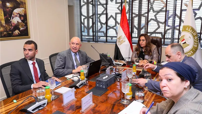 «البيئة» تبحث سبل تعزيز الاستثمار داخل المحميات الطبيعية مع صندوق تحيا مصر