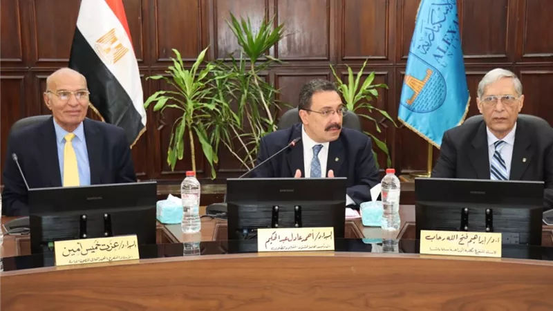 مجلس جامعة الإسكندرية يشيد بجهود الكليات في امتحانات الفصل الدراسي الأول