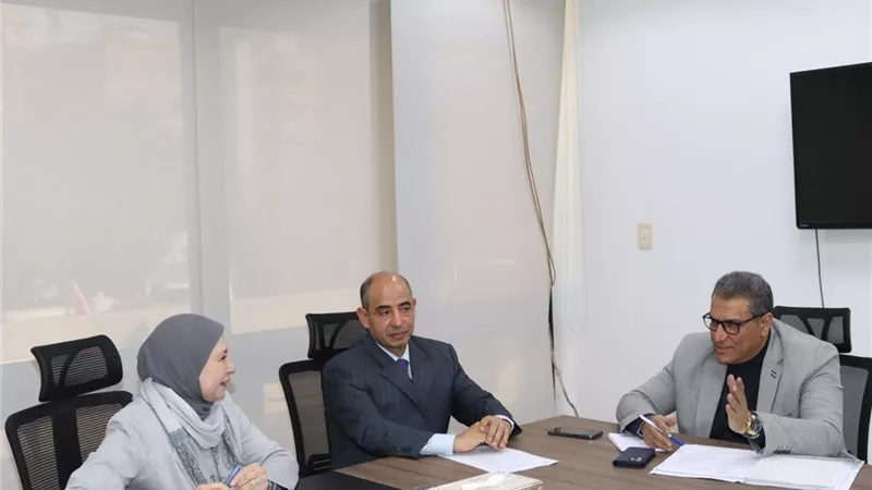جامعة أسيوط و«القومي للبحوث الجنائية» يبحثان آليات تفعيل بروتوكول تعاون