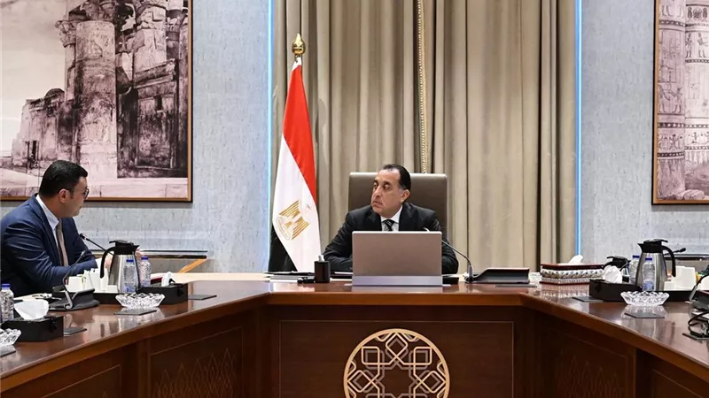 رئيس الوزراء يستعرض مع وزير الإسكان خطة تنفيذ مشروع علم الروم