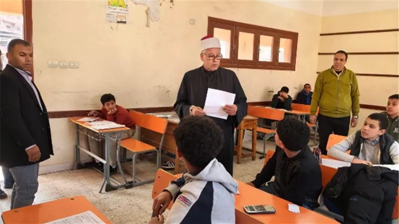 رئيس أزهرية القليوبية يتفقد لجان امتحانات الشهادة الإعدادية