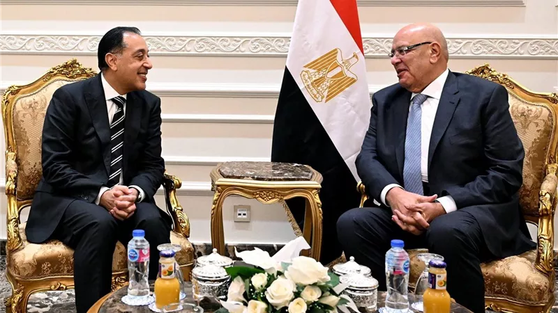 رئيس الوزراء يهنئ المستشار هشام بدوي رئيس مجلس النواب بتولي مهام منصبه