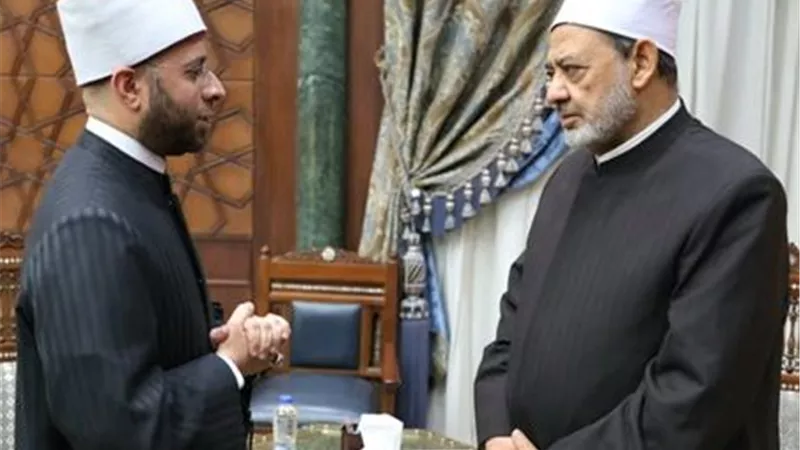 وزير الأوقاف يصطحب وفود مؤتمر 
